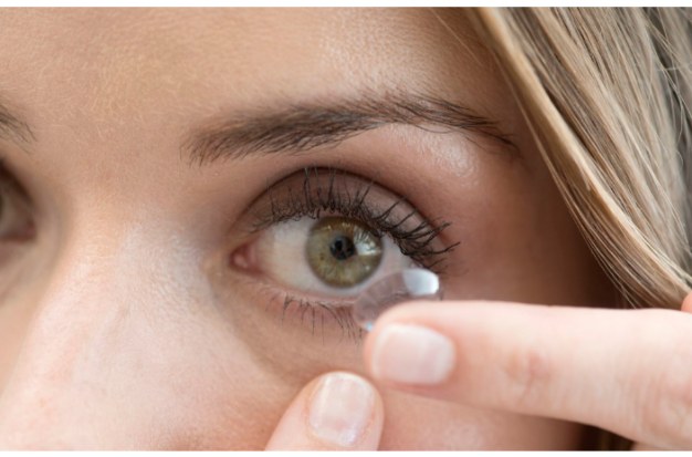 How to Prevent Dry Eye While Wearing Contacts