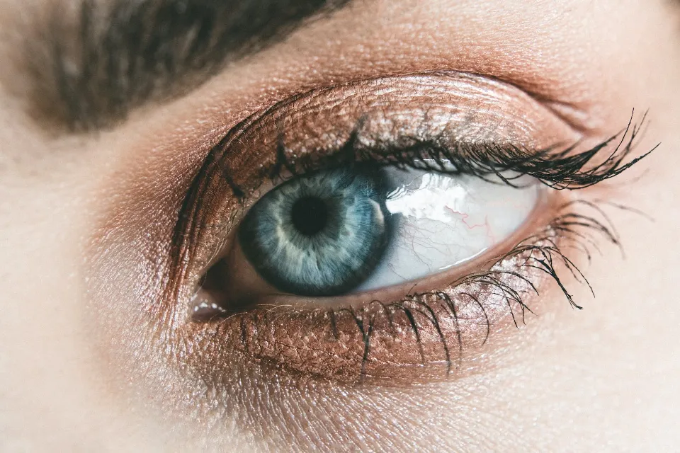 Why Does My Eye Hurt When I Blink - Should I See the Doctor?