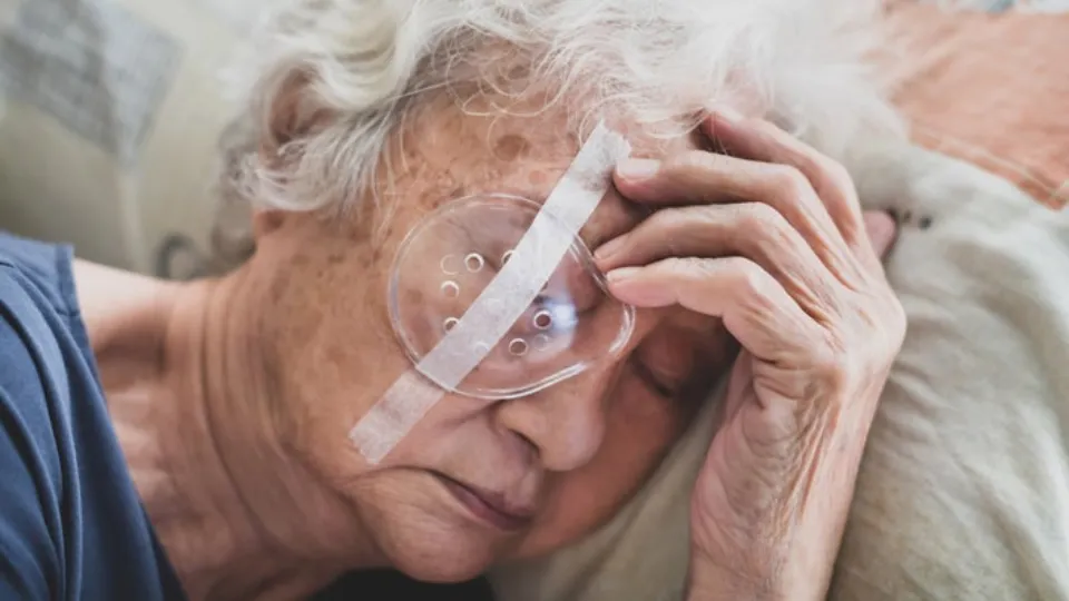 How Long to Wear Eye Patch After Cataract Surgery - 2023 Guide