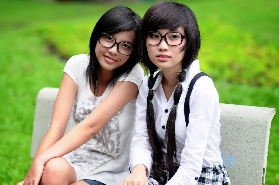 Nearsightedness vs. Farsightedness - How to Tell & Can Glasses Correct